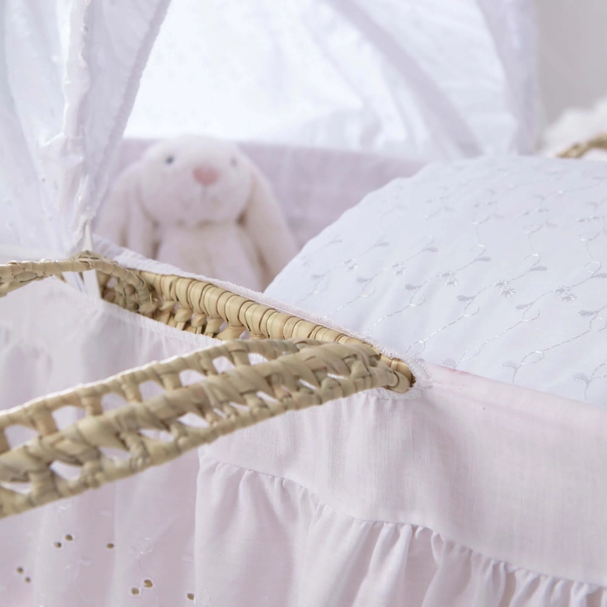 Broderie Anglaise Palm Moses Basket - Image 4