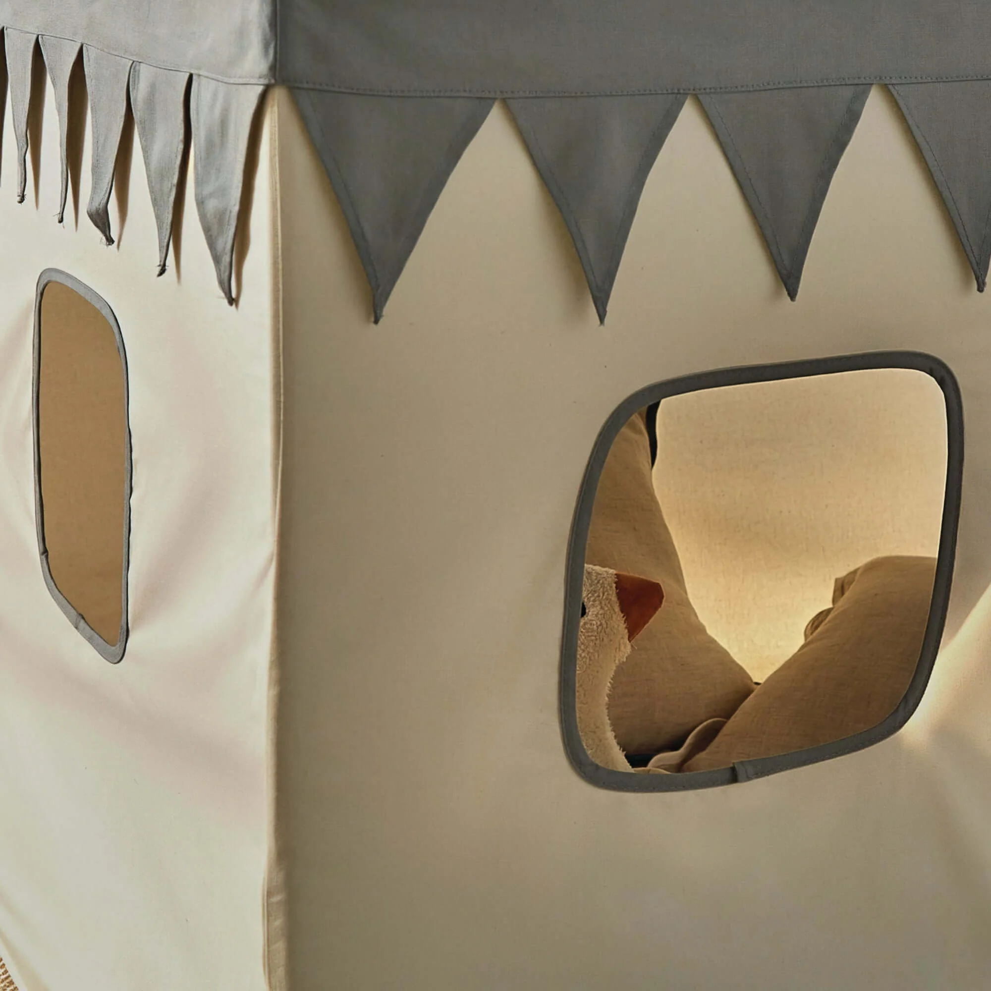 CuddleCo Play House With Bunting - Image 11