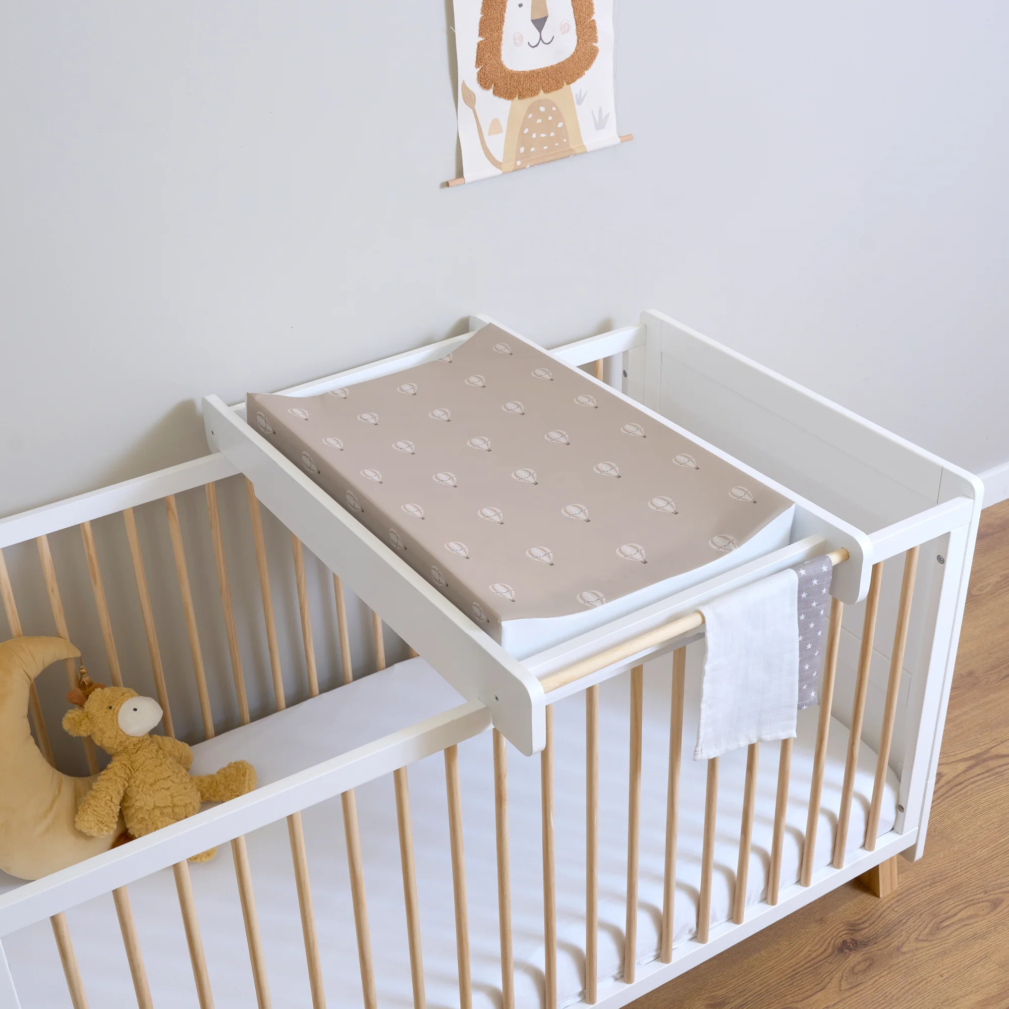 Hot Air Balloon Anti-Roll Wedge Baby Changing Mat