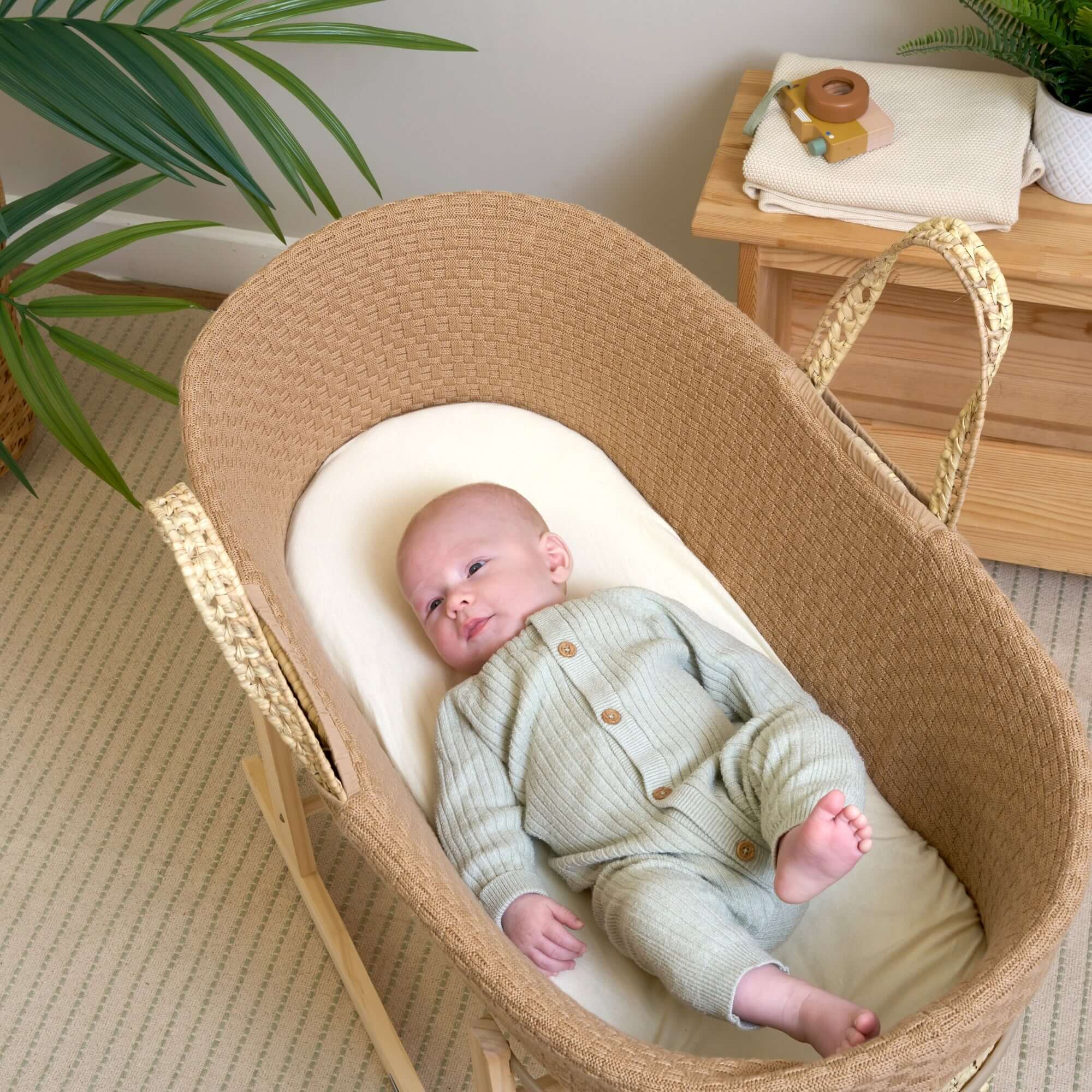 Organic Knitted Moses Basket Dressing - Image 9