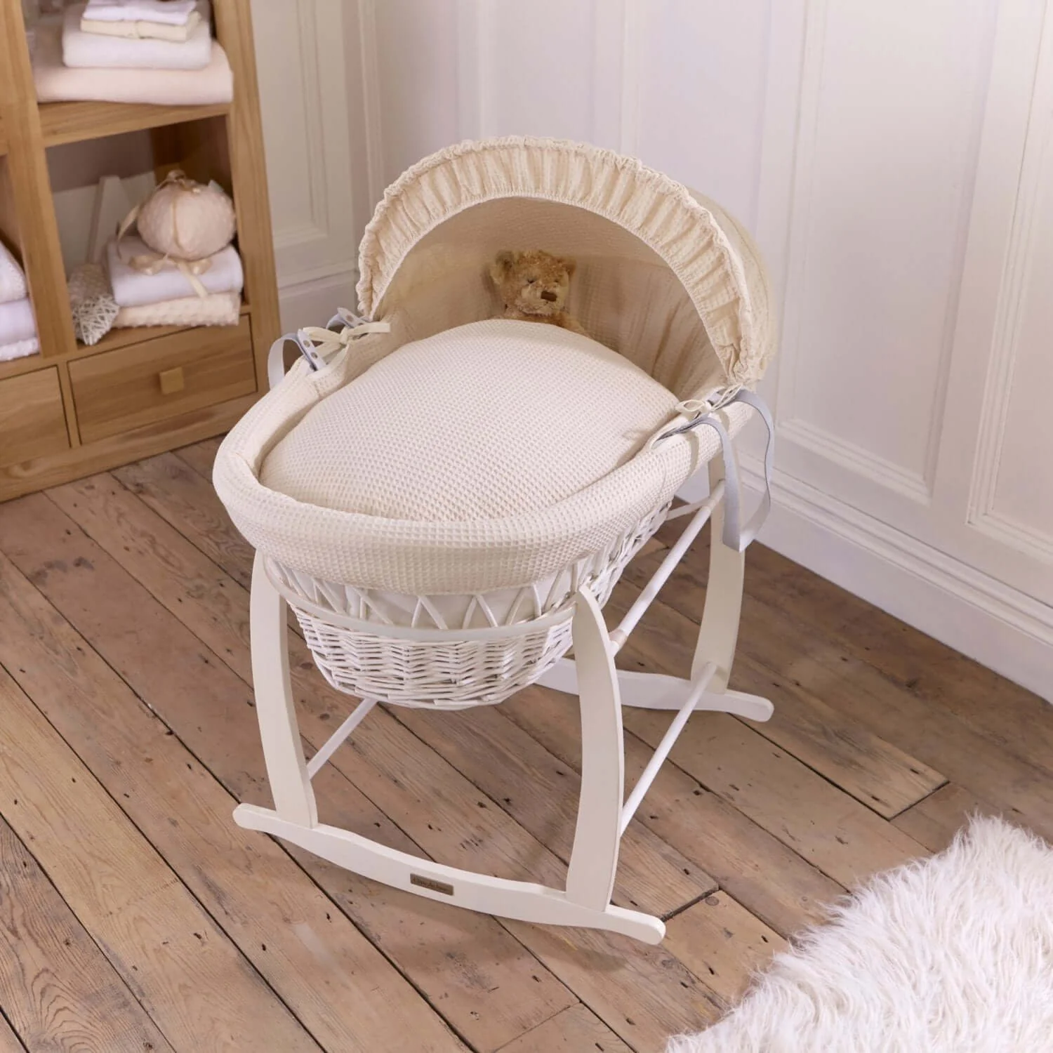 Waffle White Wicker Moses Basket - Image 13